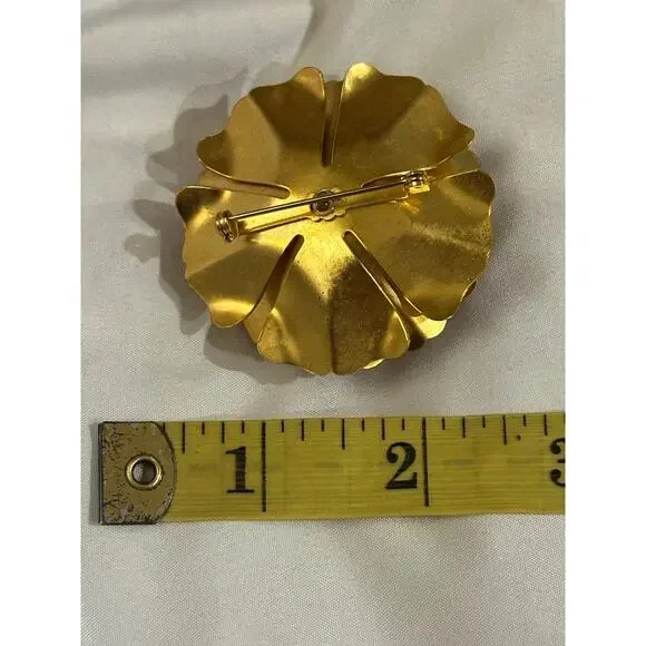 Vintage Gold Toned Flower Brooch with Faux Pearl, Carnation, Rose Design Large - Picture 4 of 6